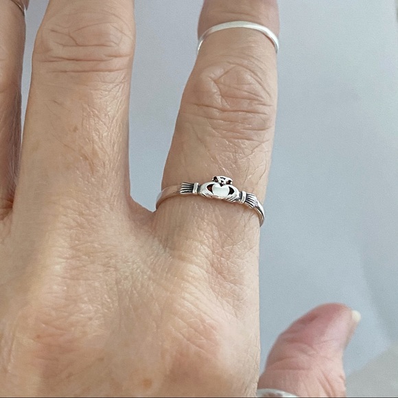 💕💕TOP SELLER💕💕Silver Mini Irish Claddagh Ring, Friendship Ring, Heart Rings - Picture 4 of 11